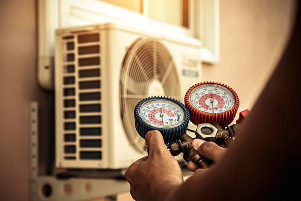 Professional Hvac technician working in Shorter, AL